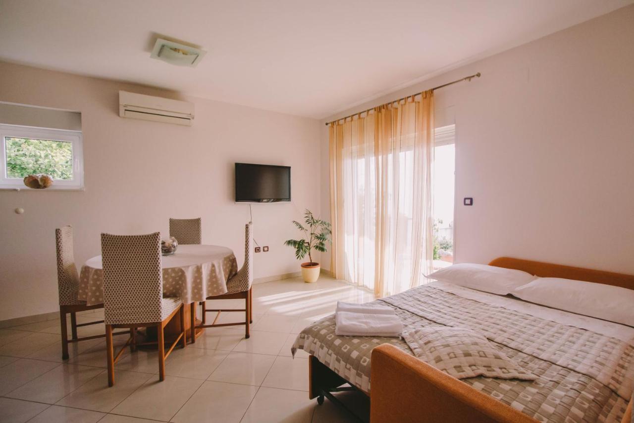 Apartments Jasna ポドストラナ エクステリア 写真