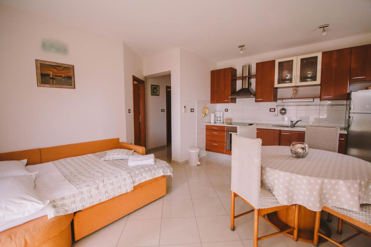 Apartments Jasna ポドストラナ エクステリア 写真